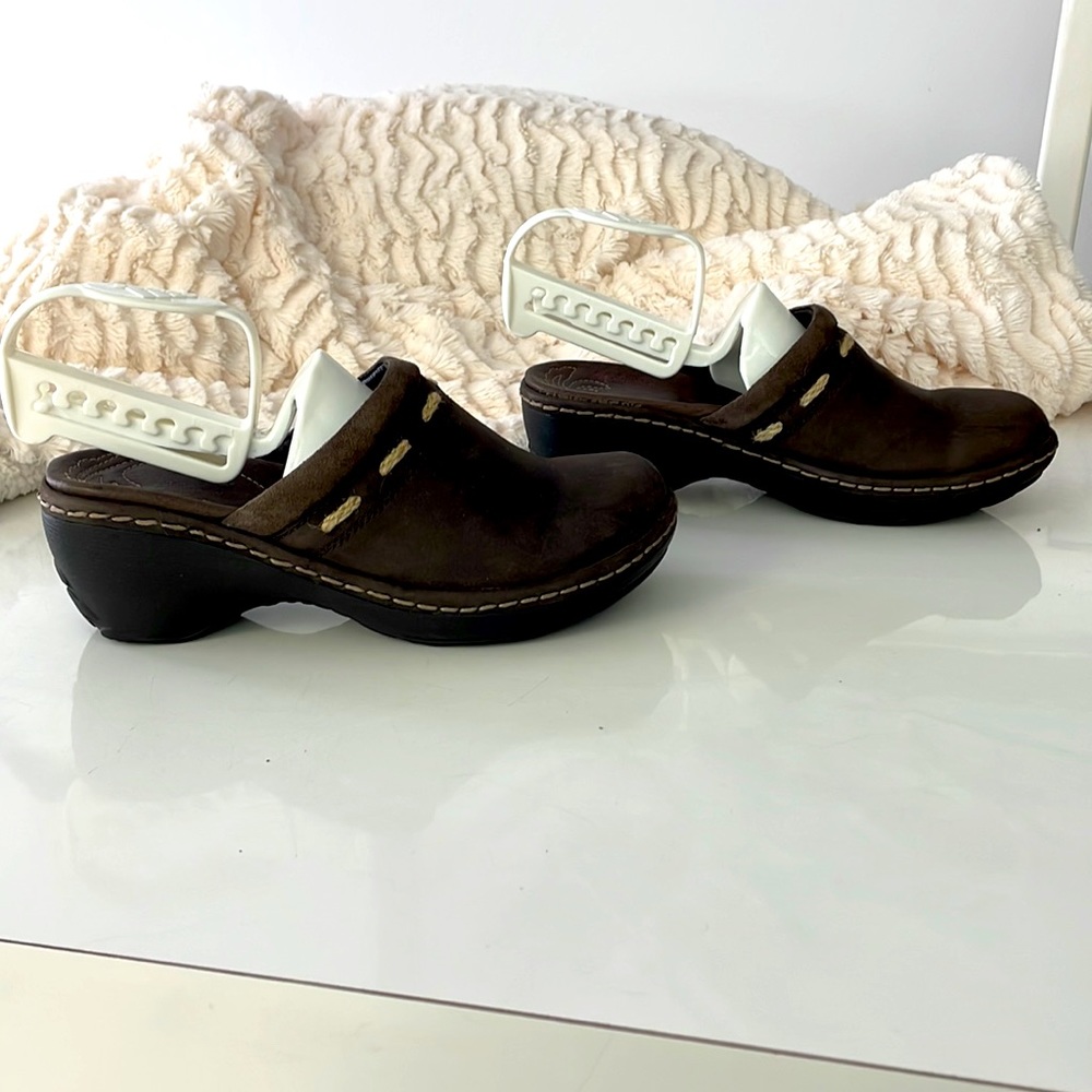 Columbia Ladies Brown Clogs. Size 7. - Picture 2 of 11